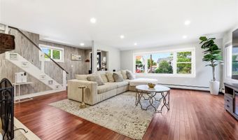 12 S Bay Ave, Amityville, NY 11701