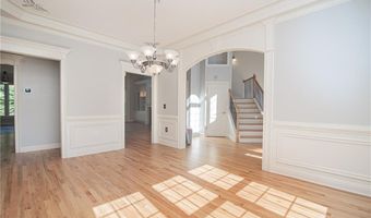 4012 Erin Dr, Alpharetta, GA 30022