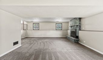 409 Maplewood Dr, Antioch, IL 60002
