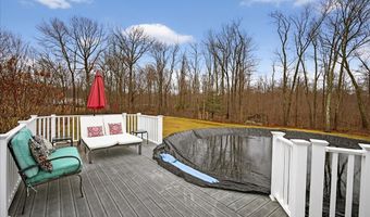 22 Emerald Ln, Bethany, CT 06524