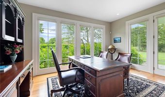 41 Castle Hill Ave, Newport, RI 02840