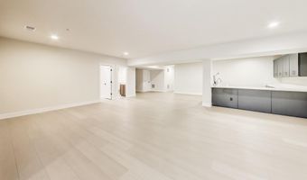 6934 RENITA Ln, Bethesda, MD 20817