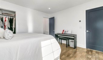 215 E Oakview Rd, Asheville, NC 28806