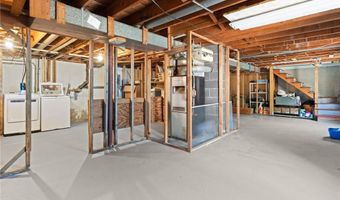 86 Hancock Dr, North Kingstown, RI 02852