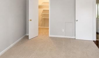 3300 WOODBURN VILLAGE Dr 31, Annandale, VA 22003
