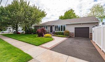 19 Buchanan Ave, Amity Harbor, NY 11701