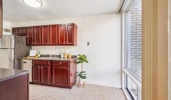 5005 BATTERY Ln #1, Bethesda, MD 20814