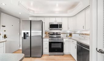 1101 S ARLINGTON RIDGE Rd 212, Arlington, VA 22202