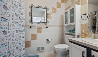 126 Manhattan Ave, Bayville, NJ 08721