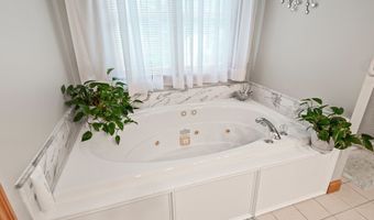9 Santom St, Auburn, MA 01501