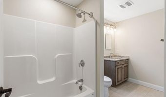 8 Lyn Ct, Cumberland, RI 02864