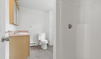 8 Ledgemont Dr, Lincoln, RI 02865