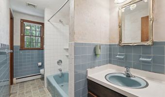 10 New Light Dr, Danbury, CT 06810
