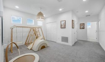 6135 VOYAGERS Pl, Apollo Beach, FL 33572