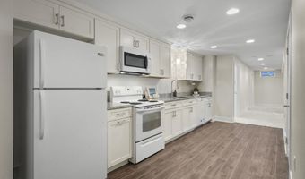 10 Roxbury Rd, Madison, WI 53704