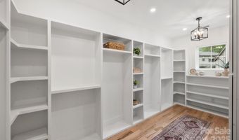 910 Everett Pl, Charlotte, NC 28205