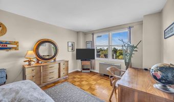 510 Deal Lake Dr 6B, Asbury Park, NJ 07712