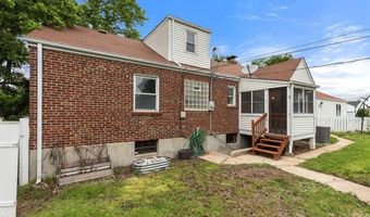 9938 Coventry Ln, Affton, MO 63123