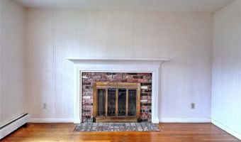 86 Rogers Ave, Barrington, RI 02806