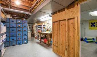 2460 Mershon Dr, Ann Arbor, MI 48103