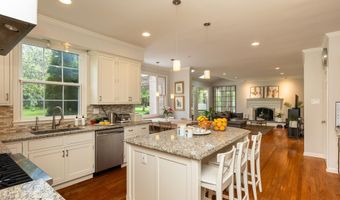 8809 SAUNDERS Ln, Bethesda, MD 20817