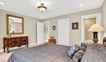 295 Meadowbrook Country Club Est, Ballwin, MO 63011