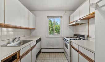 200 Merrick Rd Q, Amityville, NY 11701