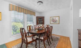 45 FOX Dr, Narragansett, RI 02882