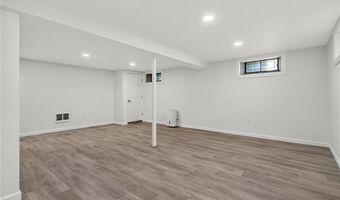 101 Bateman Ave, Cranston, RI 02920