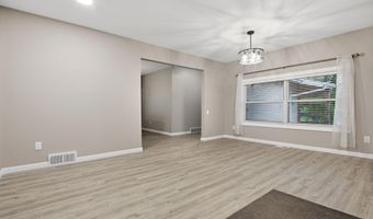 626 Willow Dr, Aberdeen, SD 57401