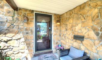 2 CLARK Dr, Barrington, NJ 08007