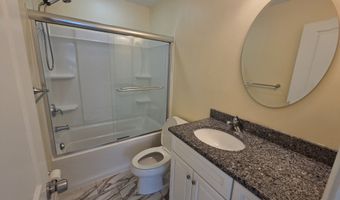 10 Oak Meadows Dr 10, Brookfield, CT 06804