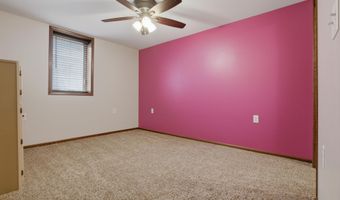 1211 N State St, Aberdeen, SD 57401