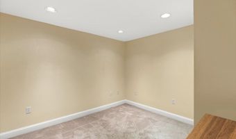 16 Kingsford Ave, East Providence, RI 02915