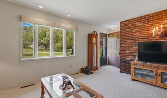 35 Dorchester Ln, Branford, CT 06405