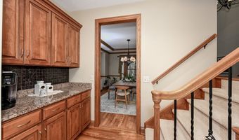 679 Deep Woods Dr, Aurora, OH 44202