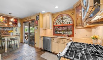 38 Hillvale Rd, Albertson, NY 11507