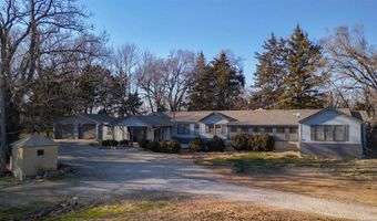 113 S Country Club Rd, Arkansas City, KS 67005