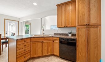 324 S Spring Pl, Brandon, SD 57005