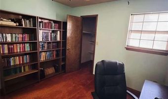 812 Village Dr, Altus, OK 73521