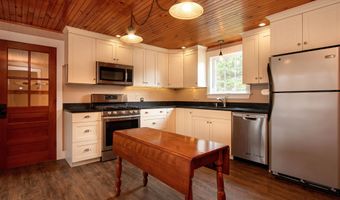 391 Bimson Dr, Barnet, VT 05821