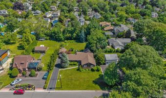 21 Hamilton St, Amityville, NY 11701