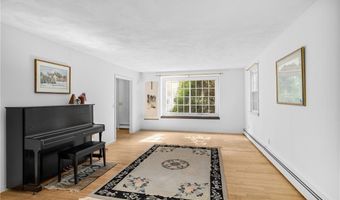 20 Adirondack Dr, East Greenwich, RI 02818