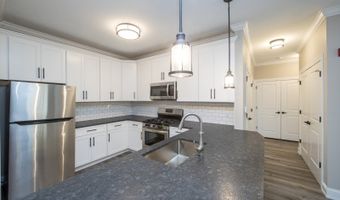 2435 Lamington Rd 18, Bedminster, NJ 07921