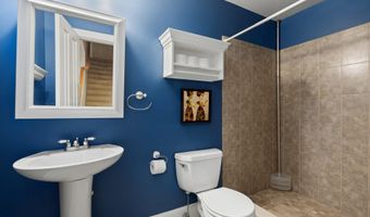 7032 WILSON Ln, Bethesda, MD 20817