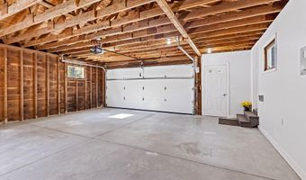 472 Dunn Rd, Belgrade, ME 04917