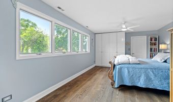 15 E Fairview St, Arlington Heights, IL 60005