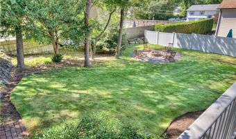 110 Lake View Rd, Cranston, RI 02920