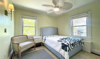 45 Woodlawn Ave 3, Bristol, RI 02809