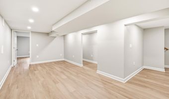 2123 N EARLEY St, Alexandria, VA 22302